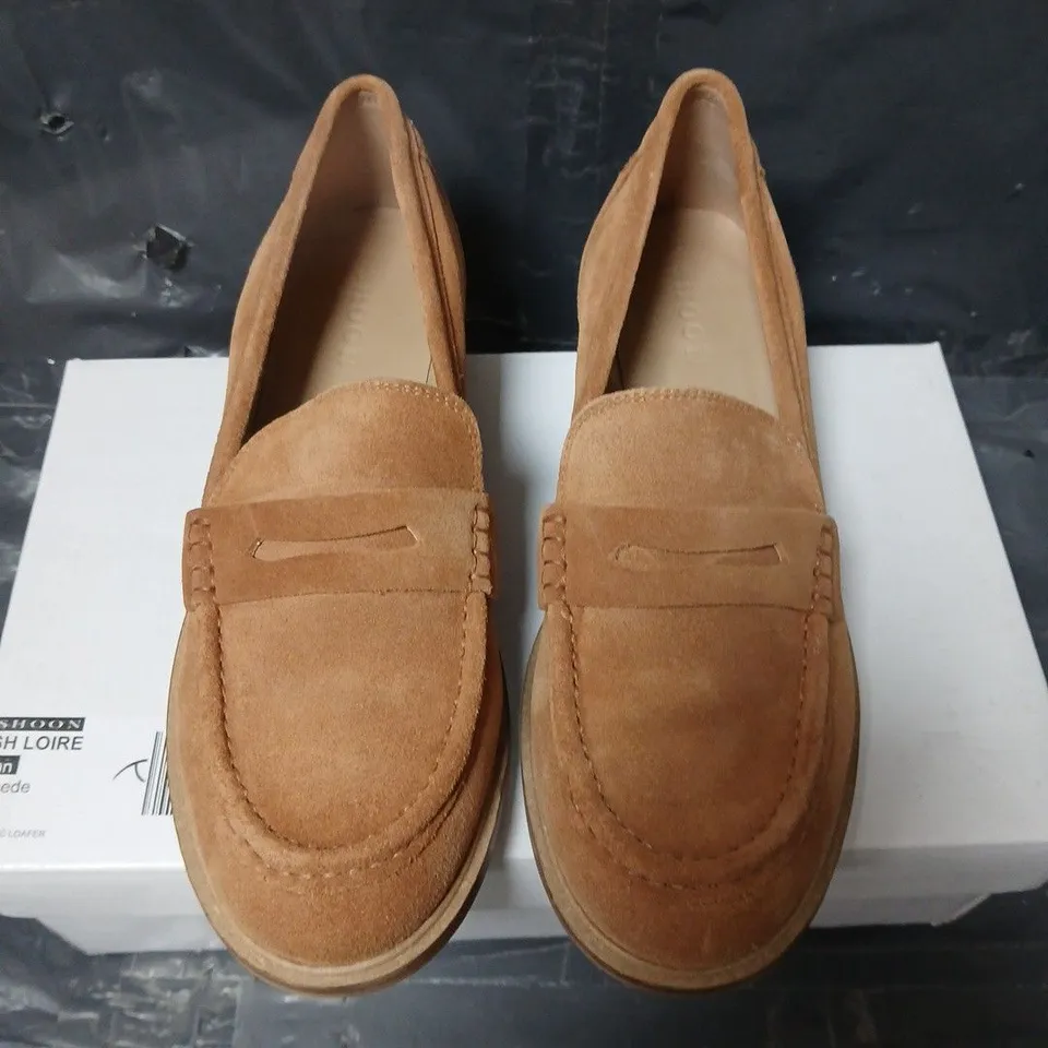 SHOON LOIRE TAN SUEDE CLASSIC LOAFERS – MEN'S, SIZE 39