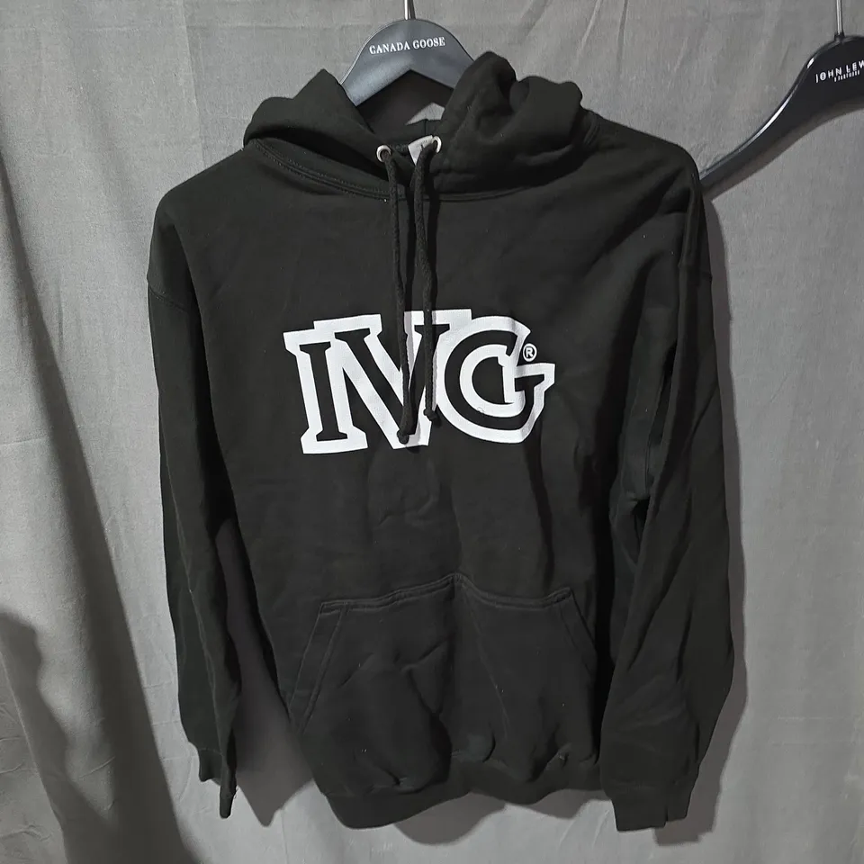 BOX OF APPROXIMATELY 25 CLOTHING ITEMS INCLUDING: TWO IVG HOODIES AND SRI LANKA JERSEY