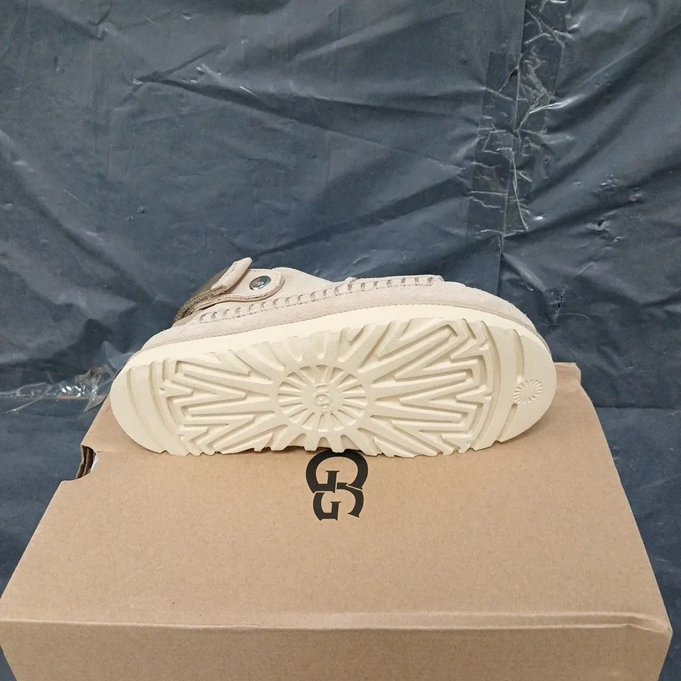 BOXED PAIR OF UGG GOLDEN SANDAL UK 4