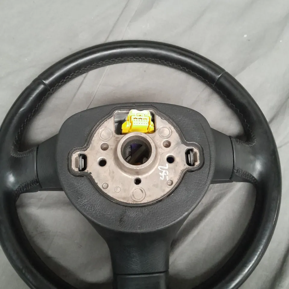 VOLKSWAGEN GOLF MK5 STEERING WHEEL 