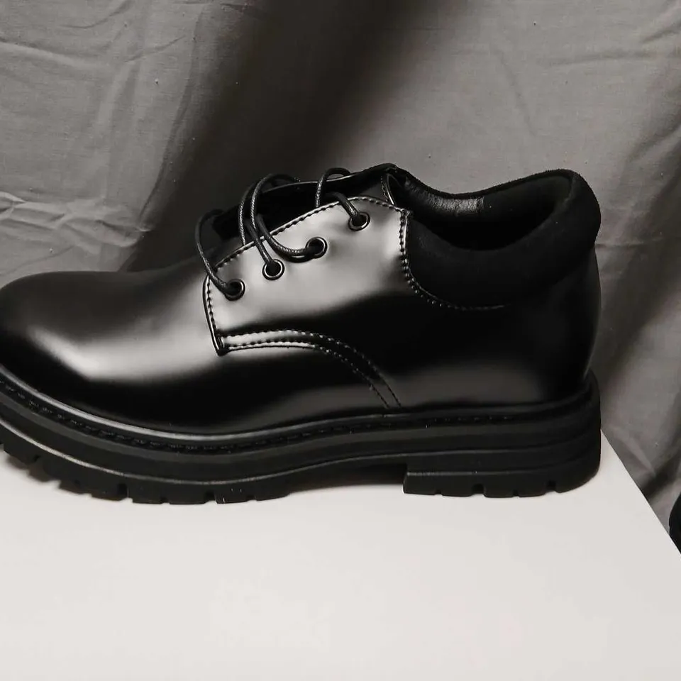 CONZURI  BLACK LEATHER LACE-UP ANKLE BOOTS – UK 9.5 (US 10, EUR 44)