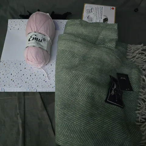 APPROXIMATELY 12 ASSORTED HOUSEHOLD PRODUCTS TO INCLUDE WOOL THROW, YARN, GIFTBAGS, ETC - COLLECTION ONLY