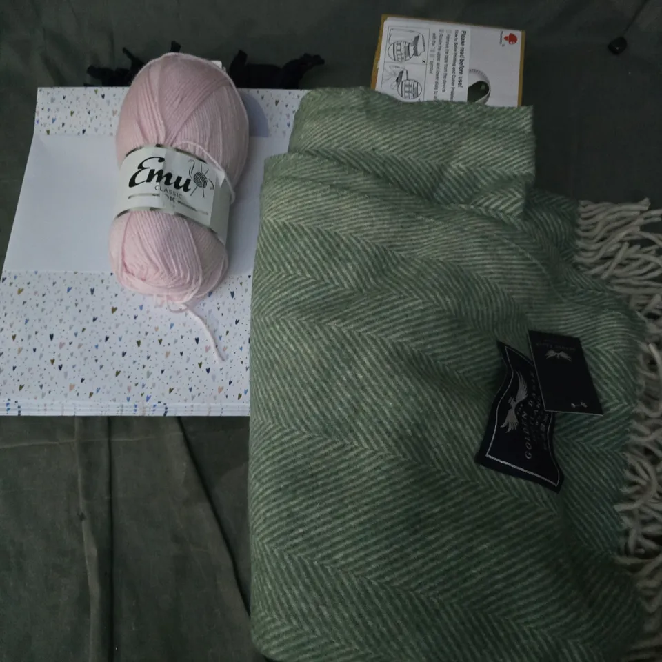 APPROXIMATELY 12 ASSORTED HOUSEHOLD PRODUCTS TO INCLUDE WOOL THROW, YARN, GIFTBAGS, ETC - COLLECTION ONLY