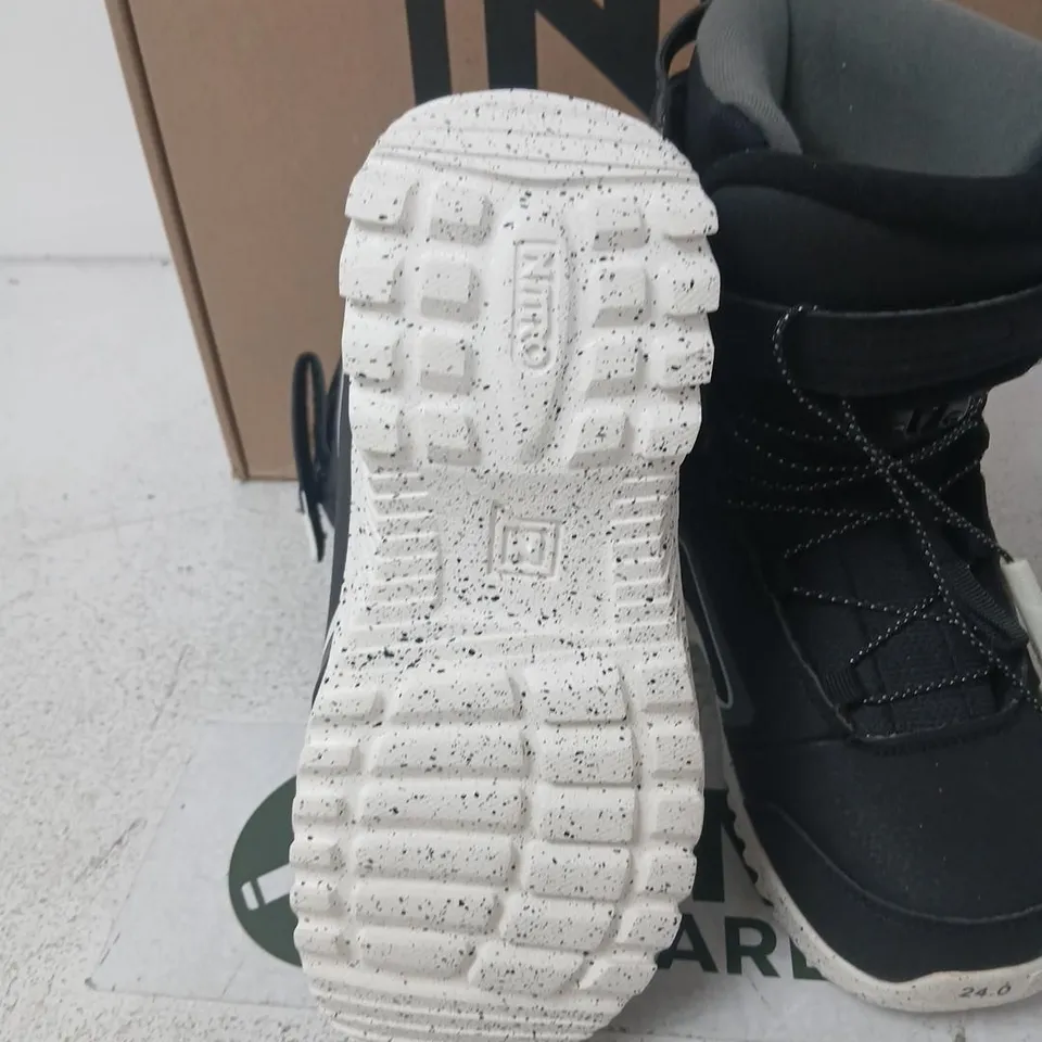 NITRO DROID QLS SNOWBOARD BOOTS - UK 5 (US 6.0, EU 37 1/3) BLACK/WHITE/CHARCOAL
