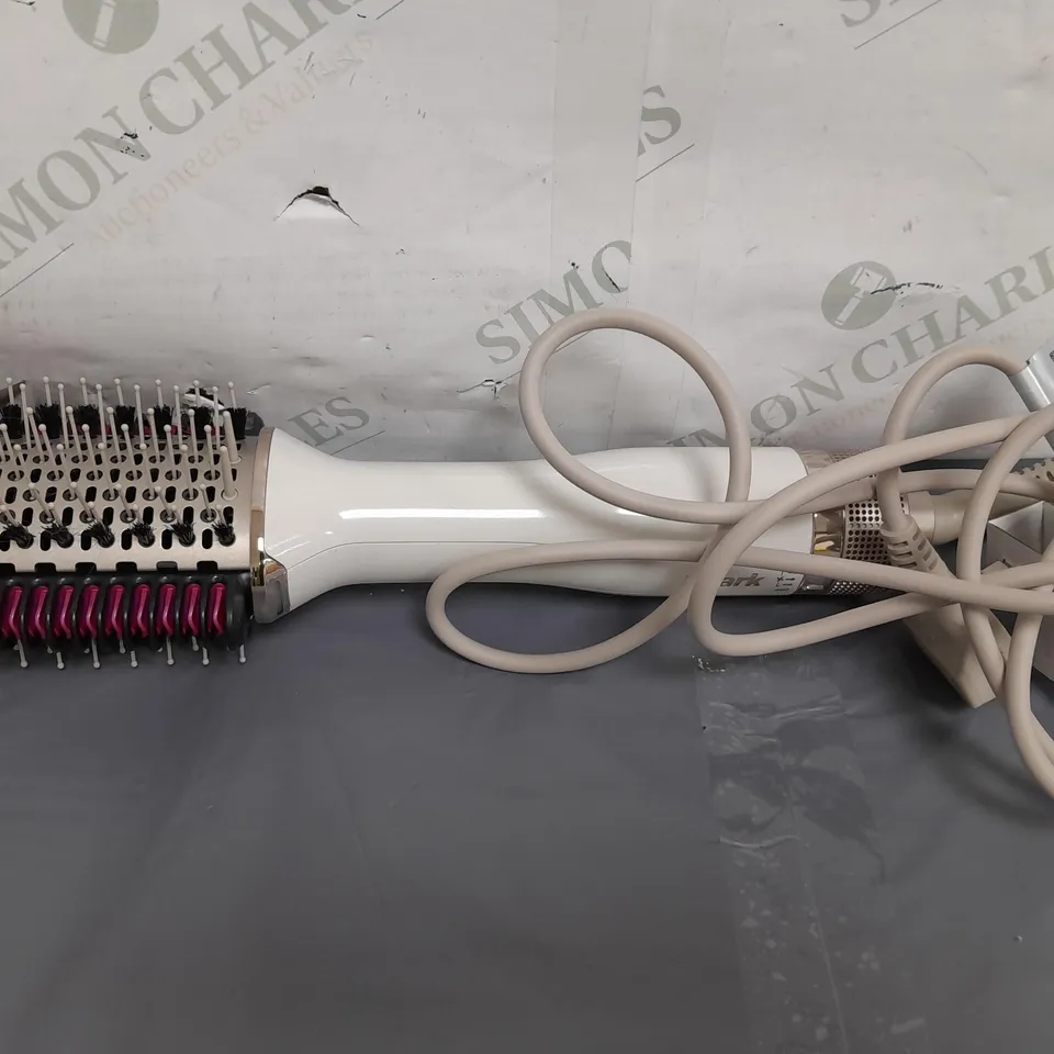 BOXED SHARK SMOOTHSTYLE HOT BRUSH & SMOOTHING COMB