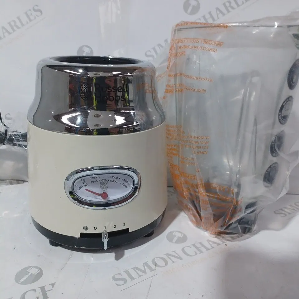BOXED RUSSELL HOBBS RETRO JUG BLENDER IN VINTAGE CREAM COLOUR