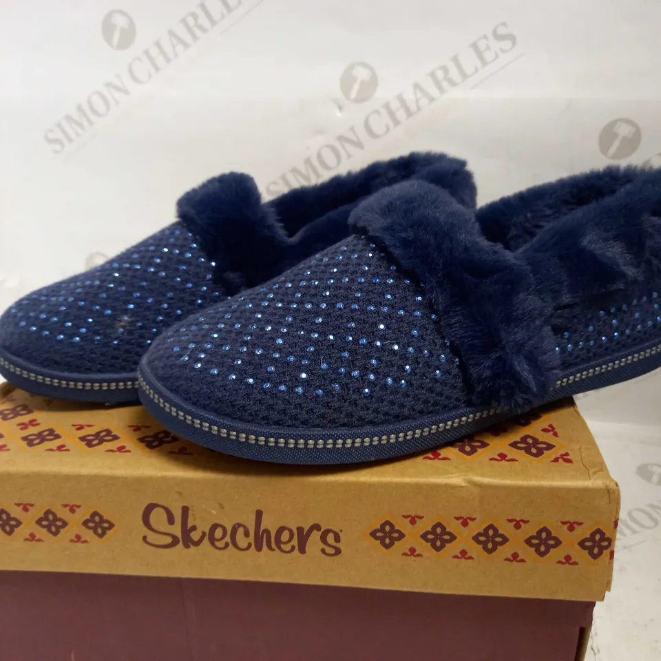 SKECHERS COZY SLIPPERS NAVY UK SIZE 3.5