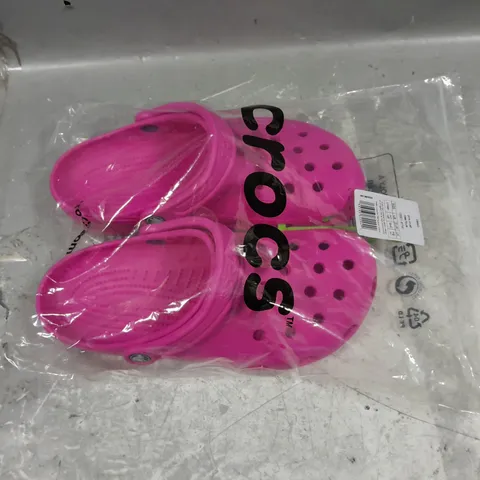 BAGGED PAIR OF CROCS CLASSIC CLOG PINK CRUSH UK M6/W7