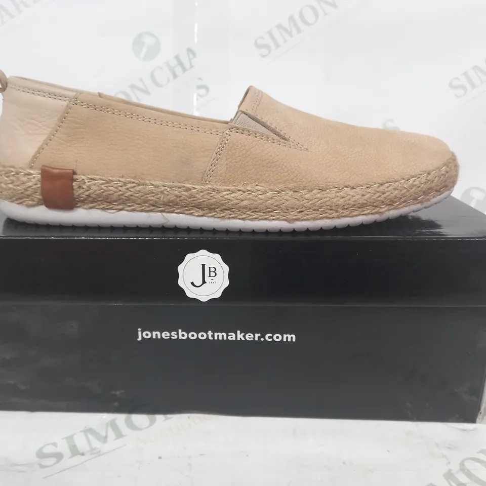 BOXED PAIR OF JONES MILAN SLIP-ON SHOES IN TAN UK SIZE 4