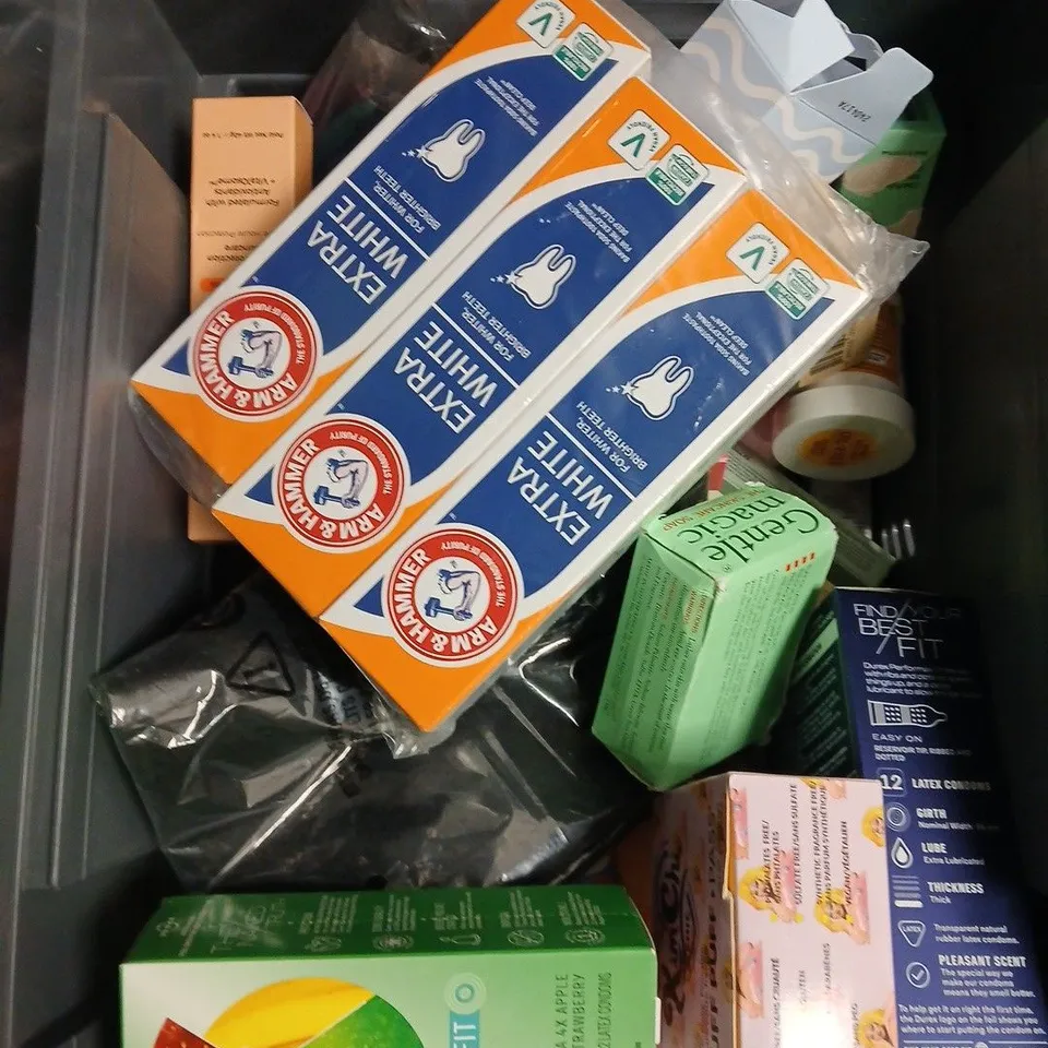 APPROXIMATELY 15 ASSORTED HEALTH & BEAUTY PRODUCTS TO INCLUDE SKINCARE SOAP, SUNSCREEN CREAM, DUREX CONDOMS ETC 