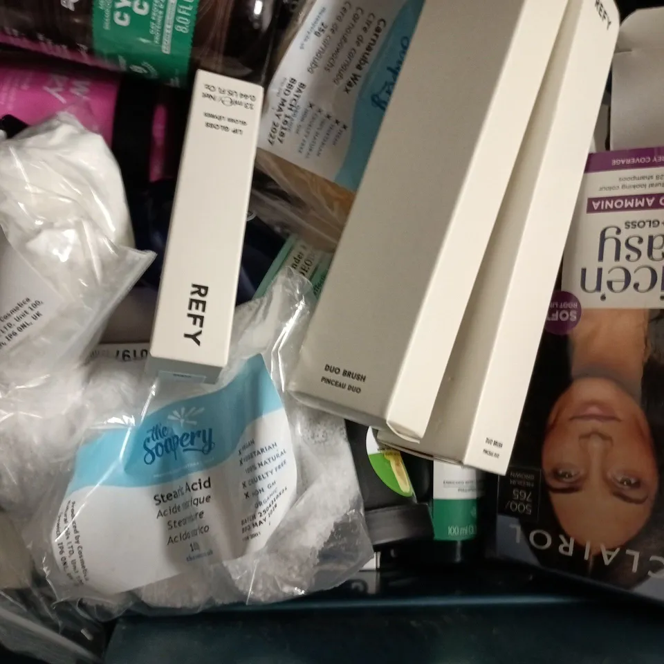 APPROXIMATELY 20 ASSORTED COSMETIC ITEMS TO INCLUDE REFY, MONDAY, ETC - COLLECTION ONLY