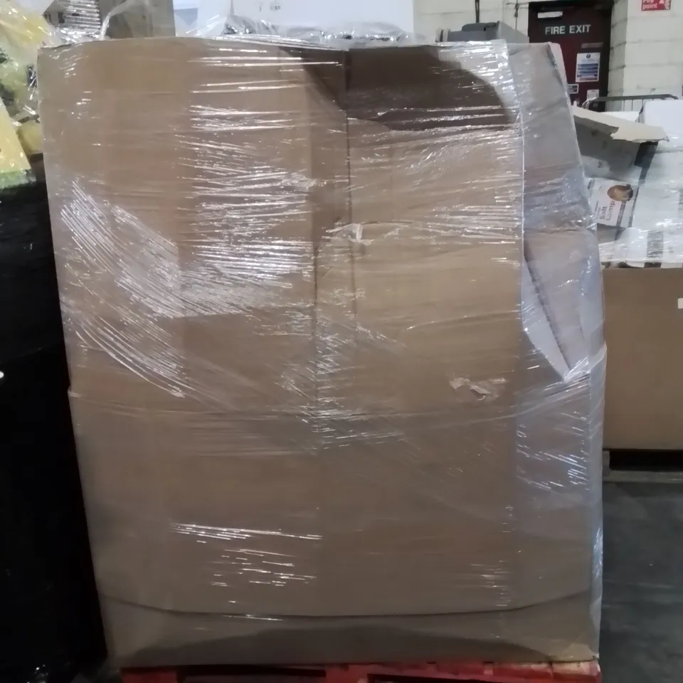 PALLET CONTAINING LARGE QUANTITY OF PILLOWS