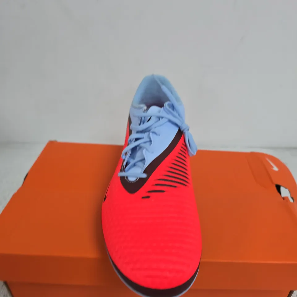 BOXED PAIR OF NIKE PHANTOM 6 LOW ACAD FG/MG FOOTBALL BOOTS – UK 11