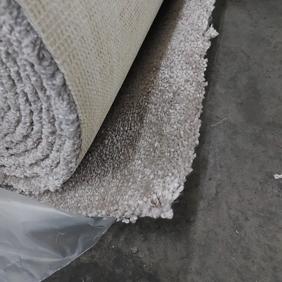 ROLL OF QUALITY APOLLO COMFORT CARPET // SIZE: APPROXIMATELY 10.2 X 4m