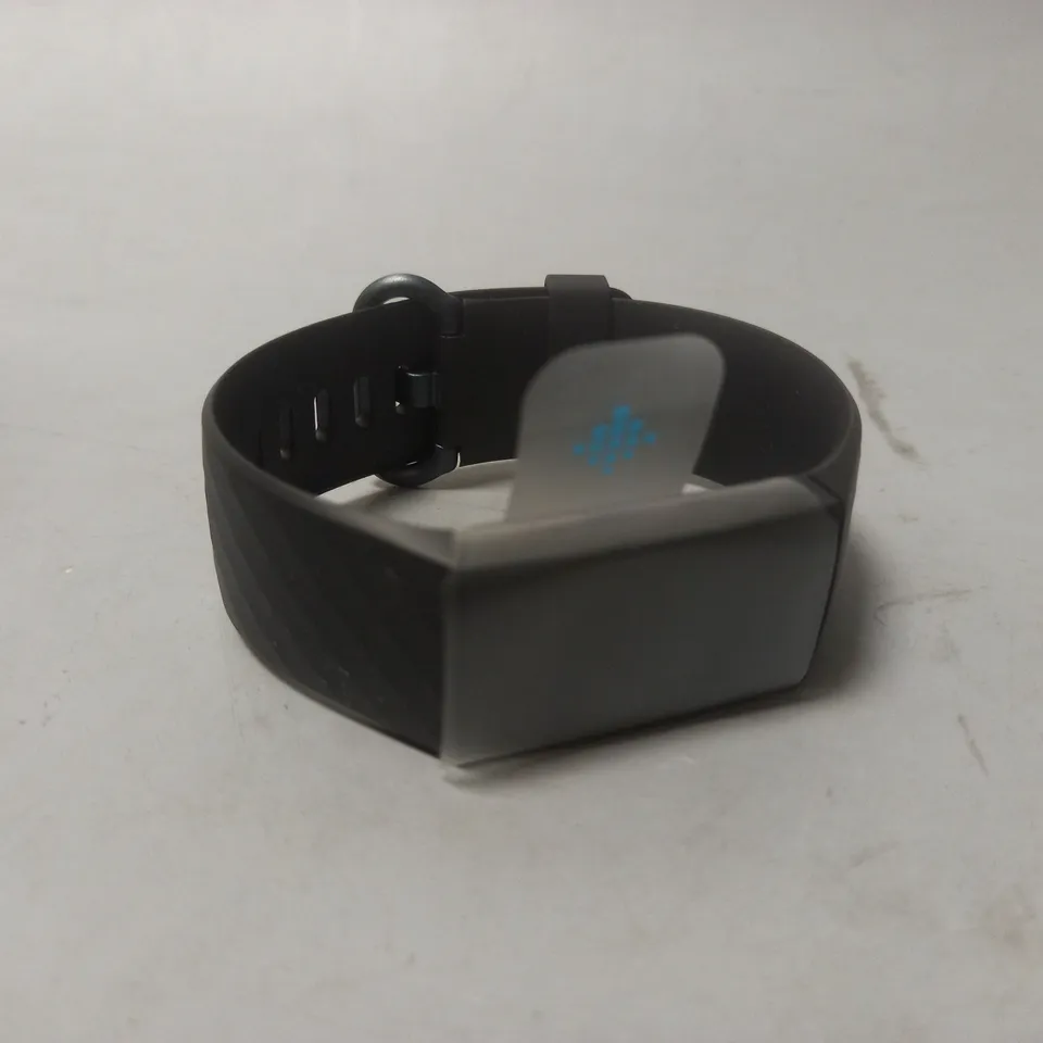 BOXED FITBIT CHARGE 4 FITNESS TRACKER