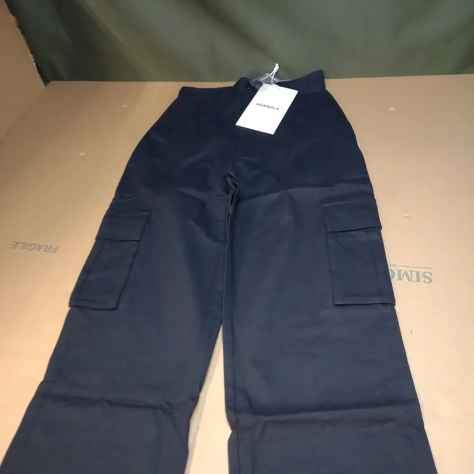 ADANOLA BLACK CARGO PANTS SIZE SMALL