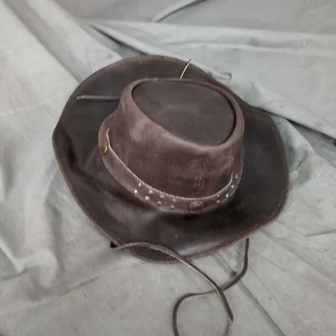 BROWN WESTERN-STYLE HAT WITH LEATHER BAND AND CHIN STRAP