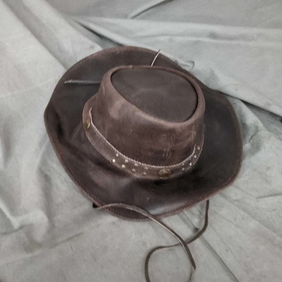 BROWN WESTERN-STYLE HAT WITH LEATHER BAND AND CHIN STRAP