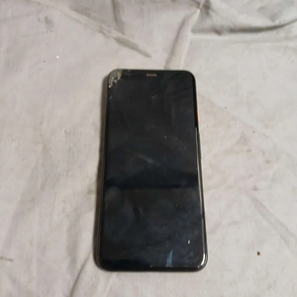 GOOGLE PIXEL 4 SMARTPHONE – WHITE, CRACKED FRONT DISPLAY