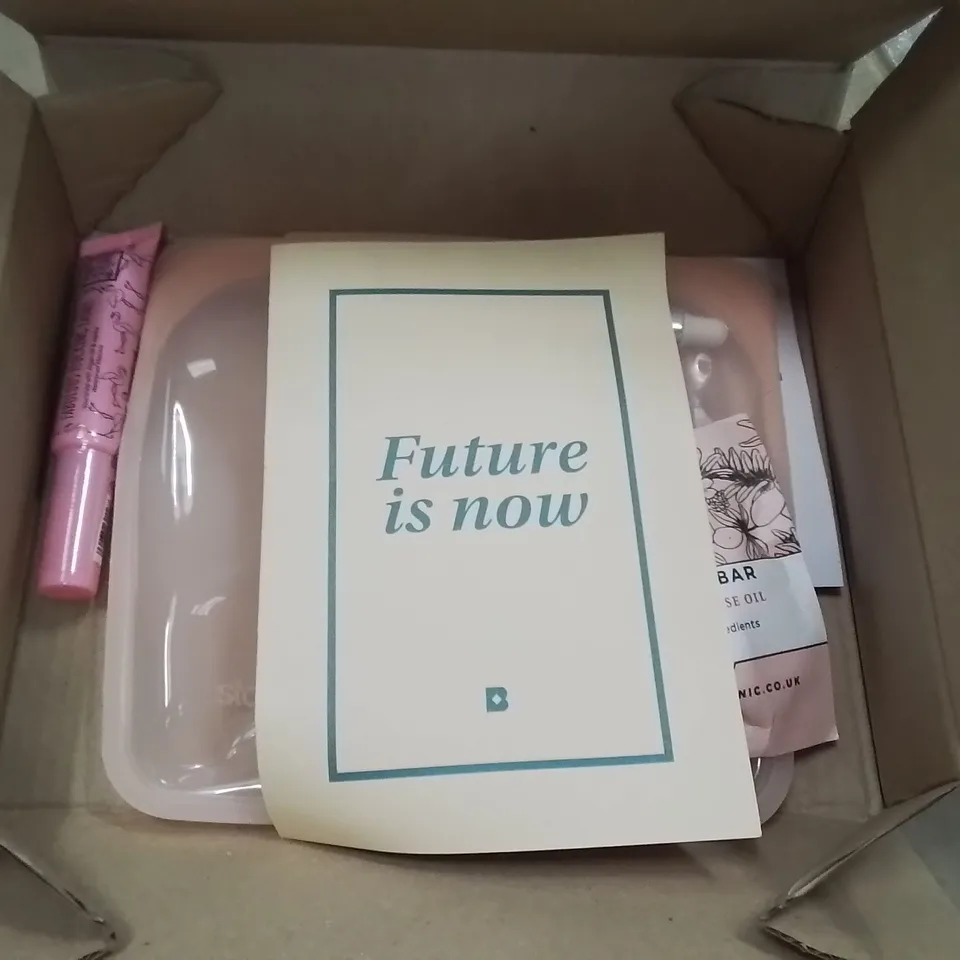 PALLET CONTAINING A LARGE QUANTITY OF BIRCHBOX BEAUTY PRODUCTS TO INCLUDE;MARCELLE FACE CREAM,LASHES,SHAMPOO BAR,HYDRA REPLENISHING BOOSTER APPROXIMATELY 150 BOXES