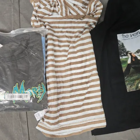 APPROXIMATELY 25 ASSORTED CLOTHING AND FASHION PRODUCTS IN VARIOUS STYLES AND SIZES - COLLECTION ONLY