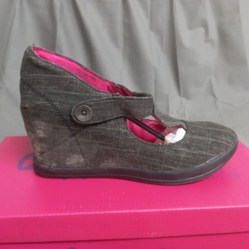 BOX OF APPROXIMATELY 12 BLACK  GUPPY LOVE BY BLOWFISH SHOES IN VARIOUS SIZES 