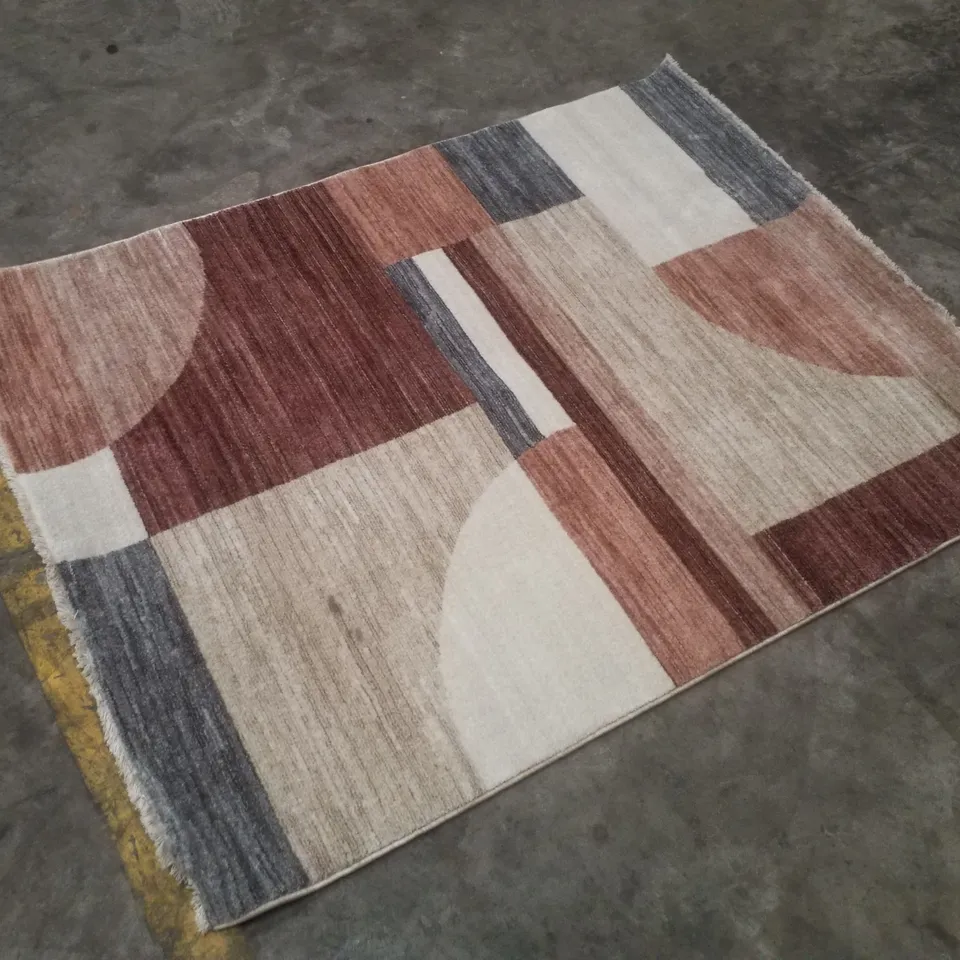 QUALITY DESIGNER AREA RUG APPROXIMATELY 120×160CM
