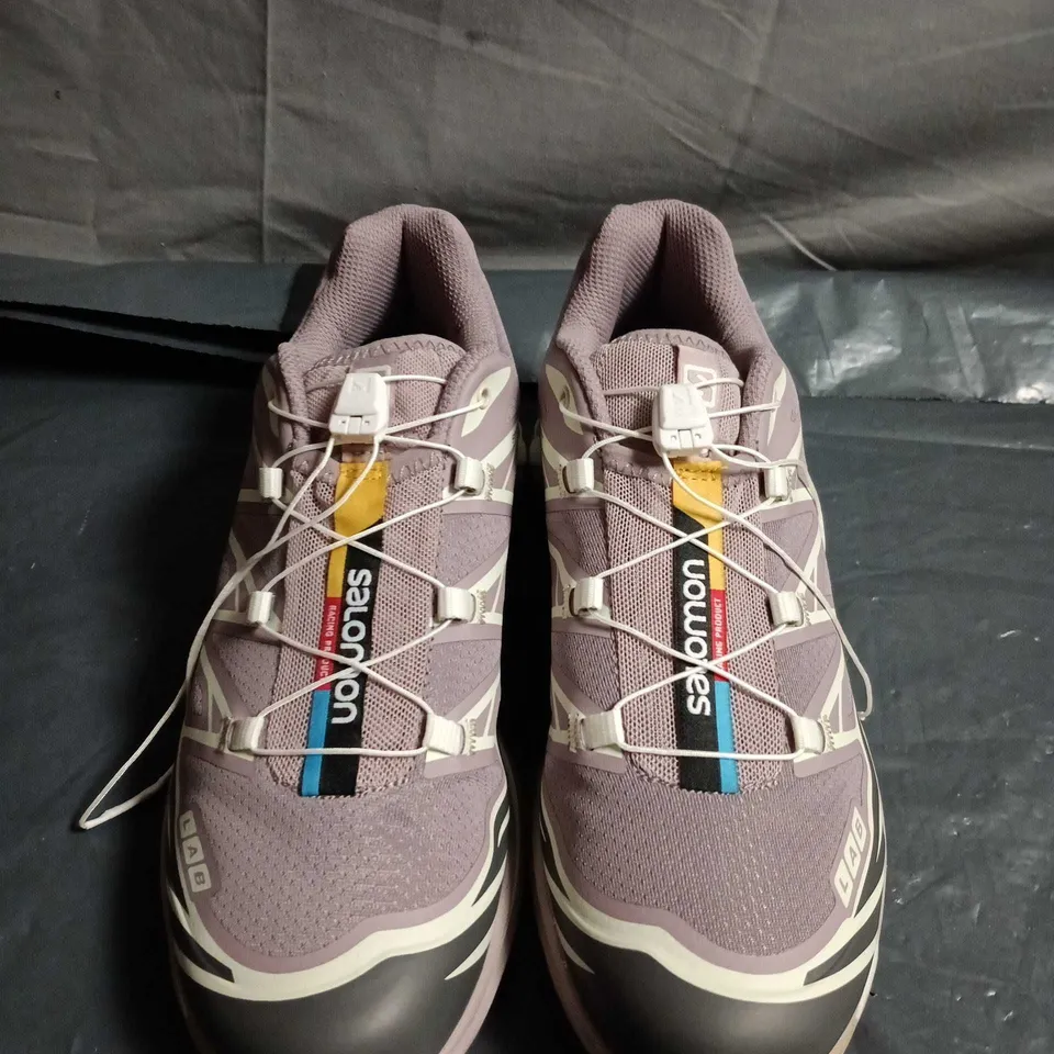 SALOMON WOMEN'S HIKING SHOES –SIZE 8