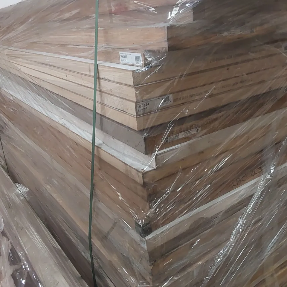 PALLET CONTAINING APPROXIMATELY 30x MIXED BRANDED HOUSEHOLD FIRE DOORS, GLAZED DOORS, PANEL DOORS, COTTAGE DOORS ECT