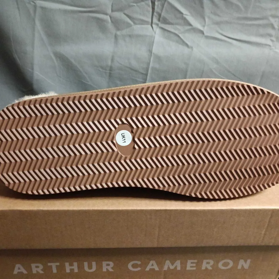 BOXED PAIR OF ARTHUR CAMERON MICHAEL CHESTNUT SLIPPERS – UK 11 (MEN'S)
