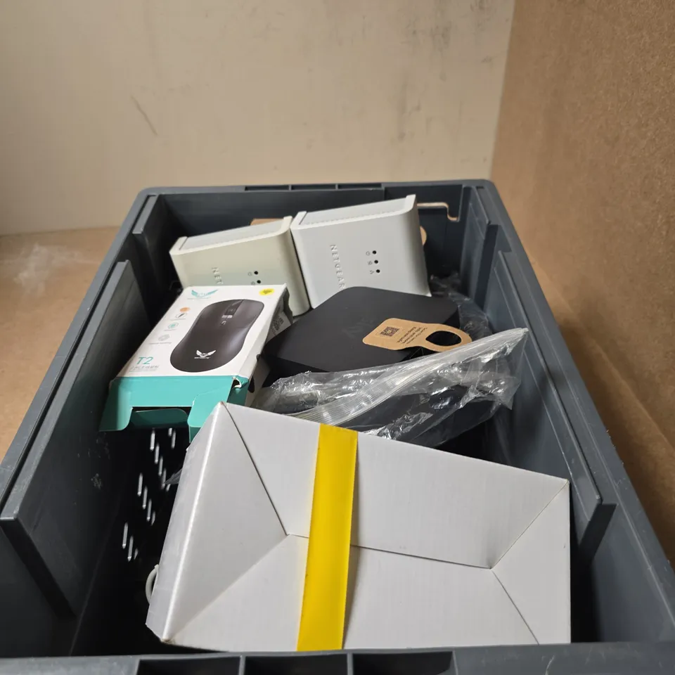 APPROXIMATELY 10 ASSORTED ELECTRICAL ITEMS INCLUDING MINI SKY HUB AND NETGEAR RANGE EXTENDER 
