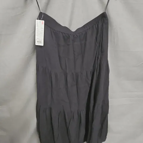 UNIQLO TIERED SKIRT IN BLACK SIZE L