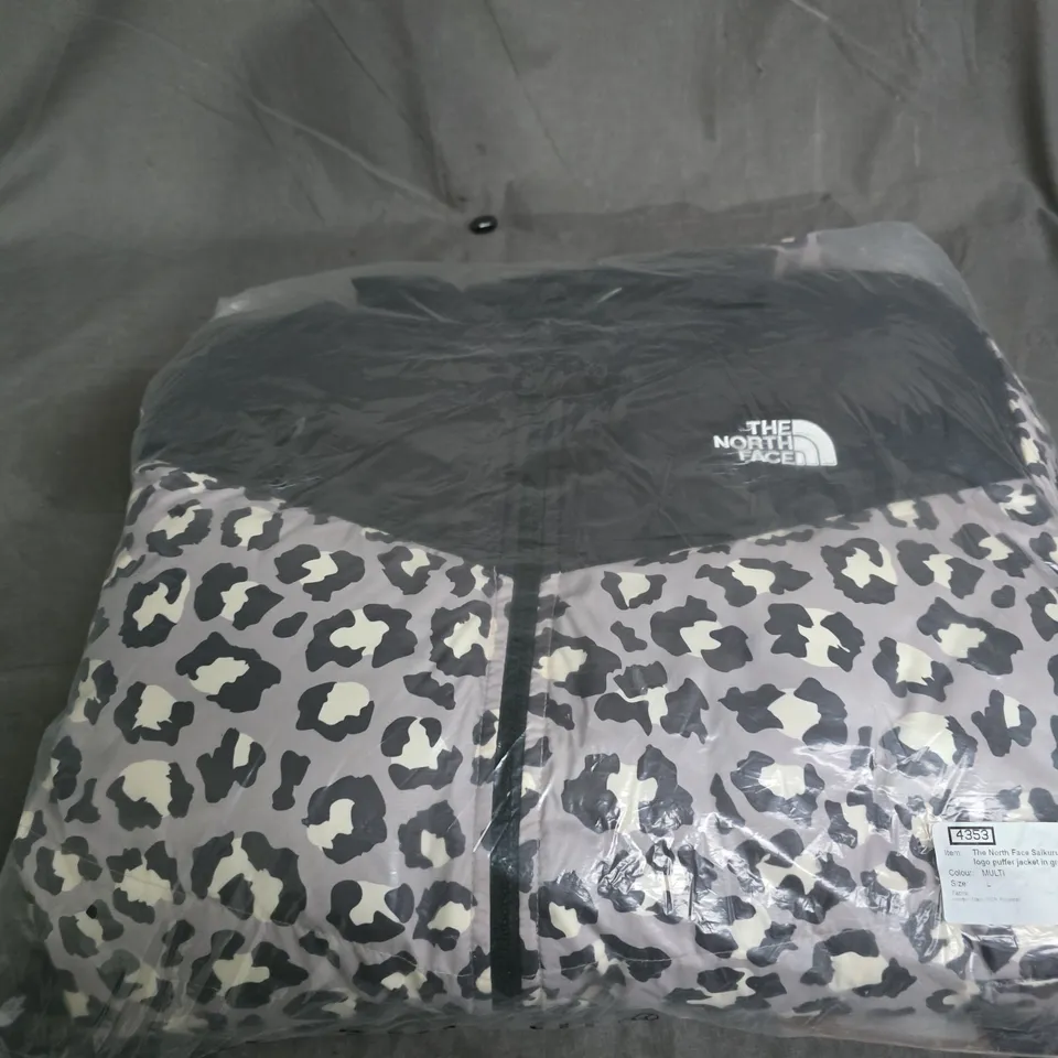 THE NORTH FACE SAIKURU LOGO PUFFER JACKET – GREY/MULTI, SIZE L