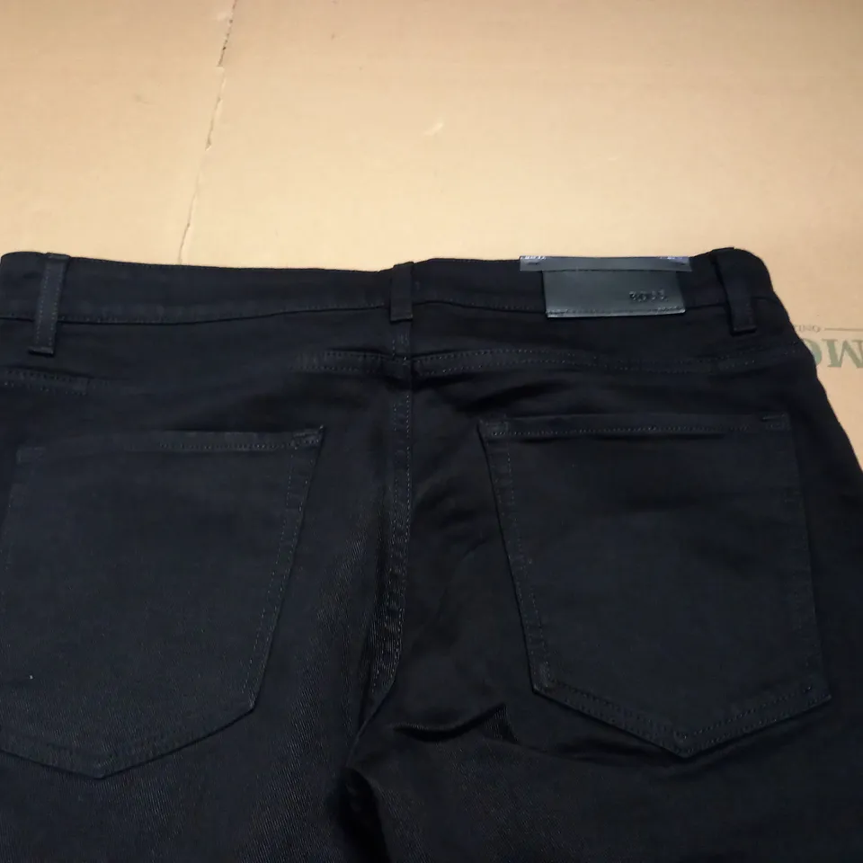 HUGO BOSS DELAWARE SLIM FIT JEANS - W33 L32