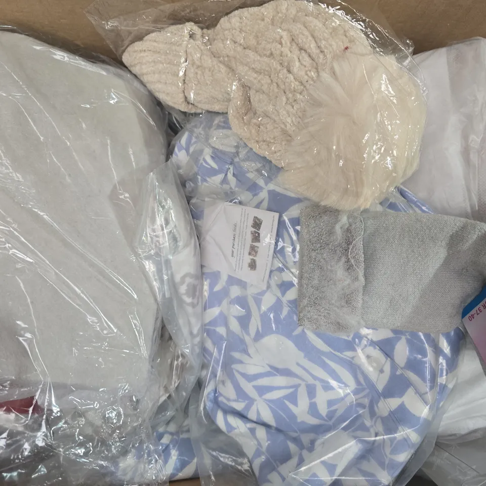 BOX OF APPROXIMATELY 10 ASSORTED HOUSEHOLD ITEMS TO INCLUDE CLOTHING IN VARIOUS STYLES AND SIZES, ETC
