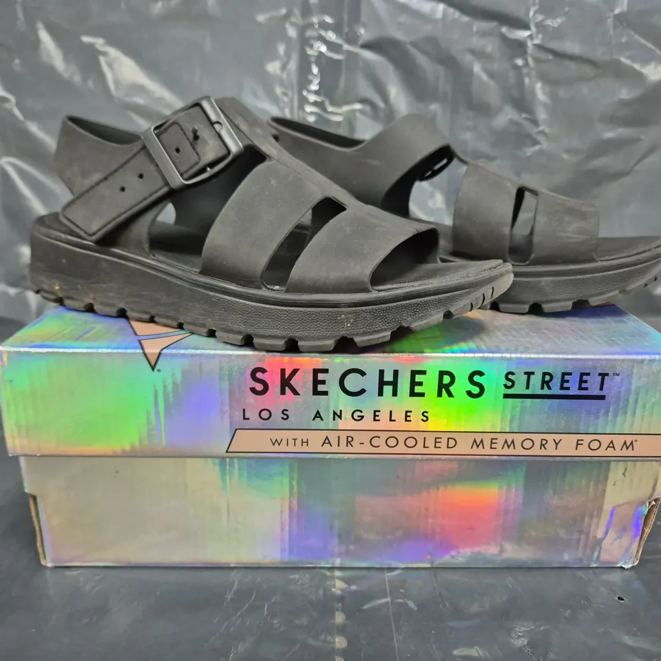 BOXED PAIR OF SKECHERS FOAMIES SANDALS IN BLACK SIZE 4