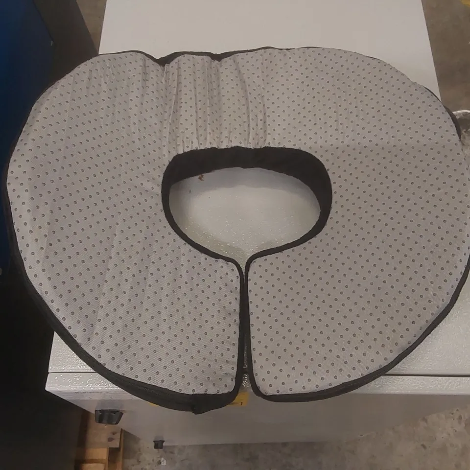VELVET SEAT CUSHION