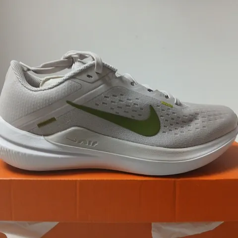 BOXED PAIR OF NIKE W AIR WINFLO 10 RUNNING SHOES – WOMEN'S UK5