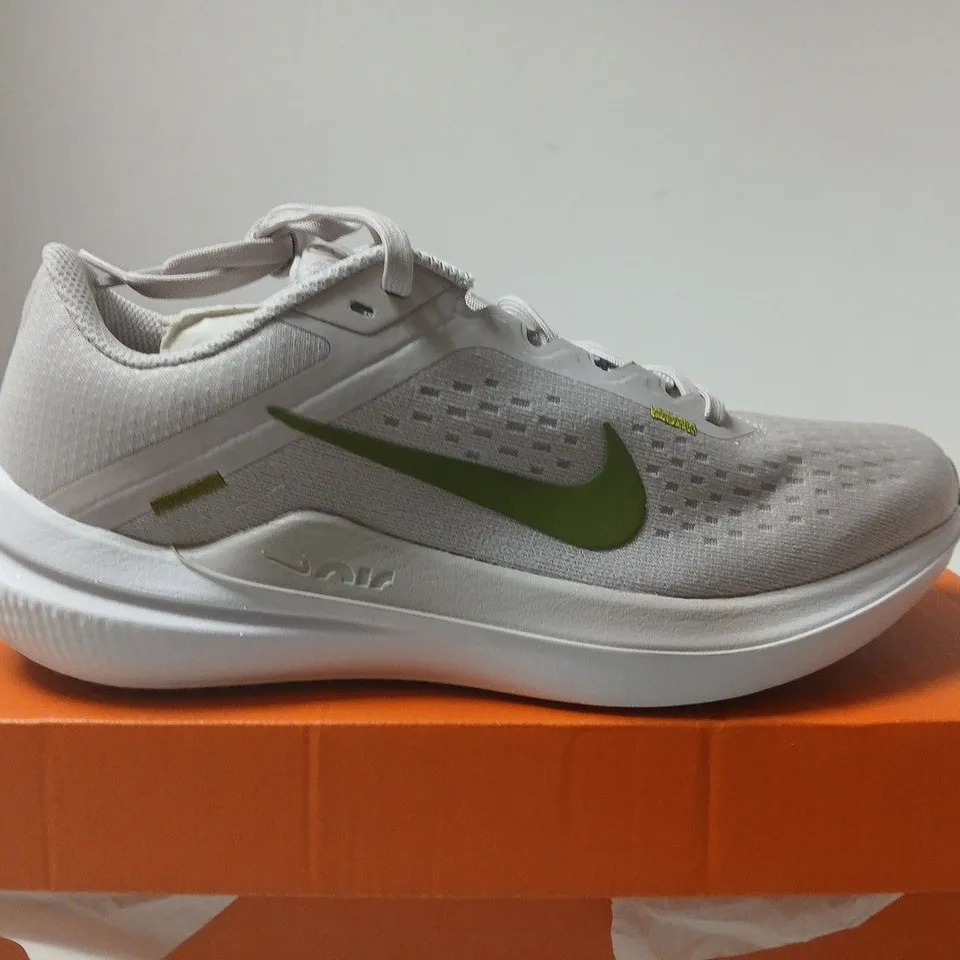 BOXED PAIR OF NIKE W AIR WINFLO 10 RUNNING SHOES – WOMEN'S UK5