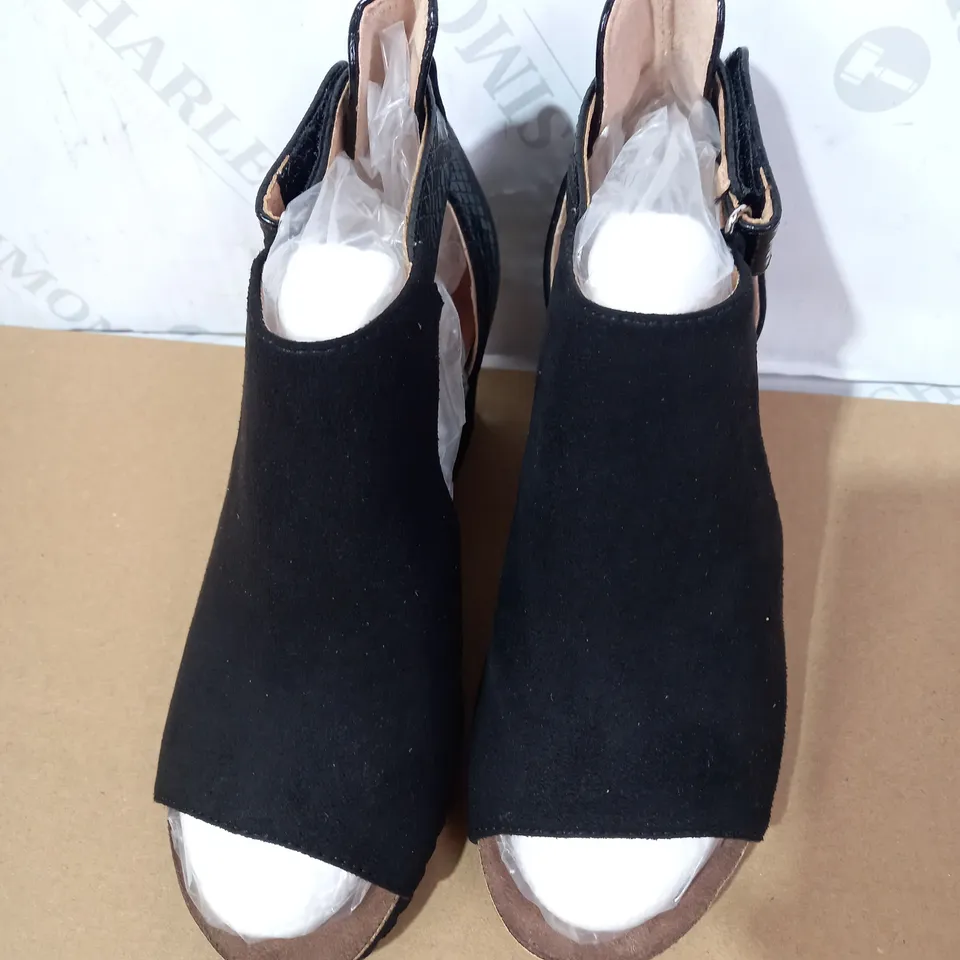 PAIR OF PLATFORMS (BLACK), SIZE 5 UK