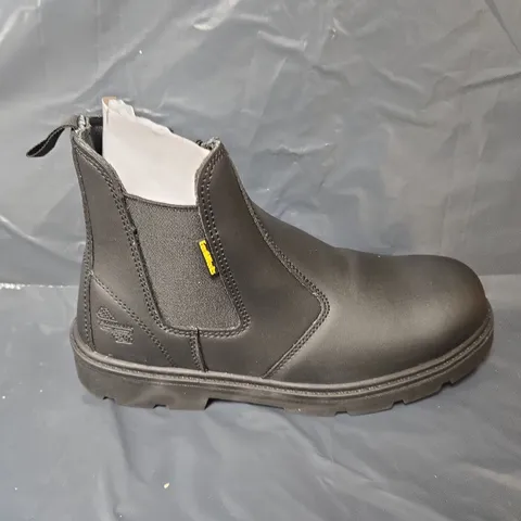 UNBOXED PAIR OF EARTHWORKS SAFETY BOOTS IN BLACK - SIZE 10
