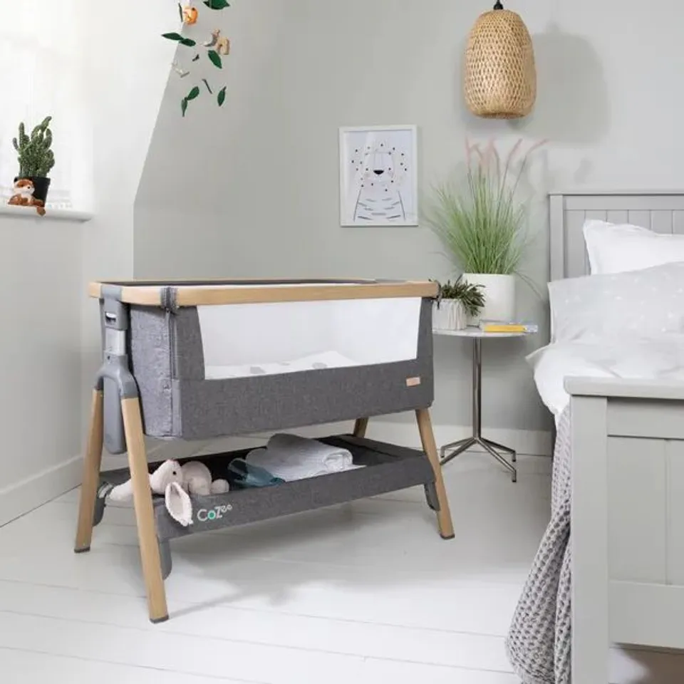 BOXED TUTTI BAMBINI COZEE BEDSIDE CRIB 