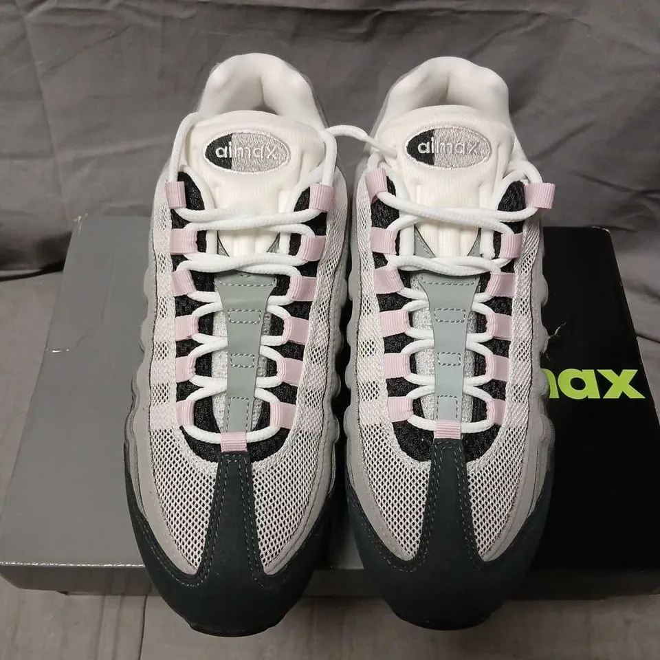 NIKE AIR MAX 95 OG SNEAKERS – BLACK/PINK FOAM-WHITE, UK5 (US7.5)