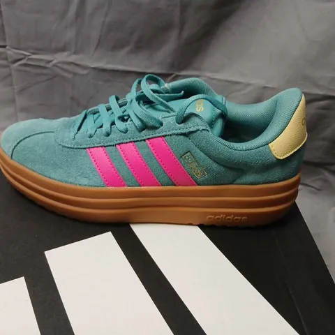 ADIDAS VL COURT BOLD TRAINERS – TEAL SUEDE, PINK STRIPES, UK 7 (US 8.5)