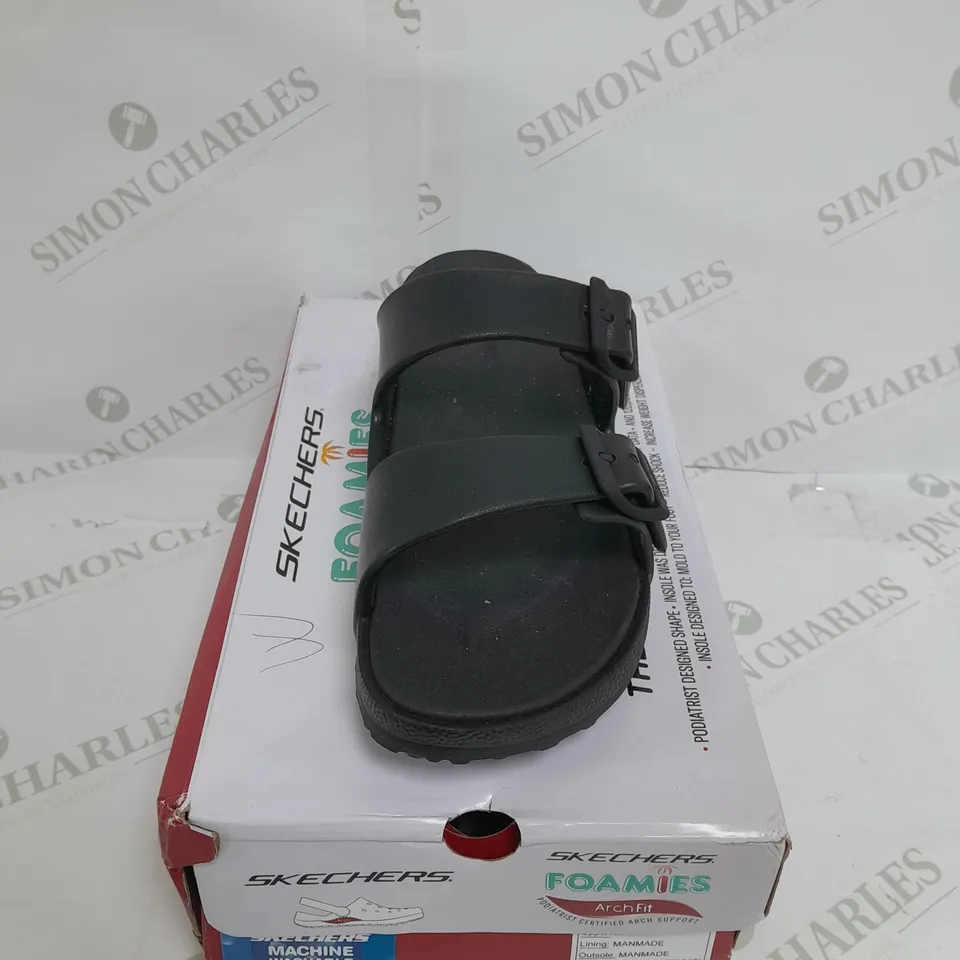 BOXED PAIR OF SKETCHERS ARCH FIT FOAMIES BLACK SIZE 8 SANDAL 