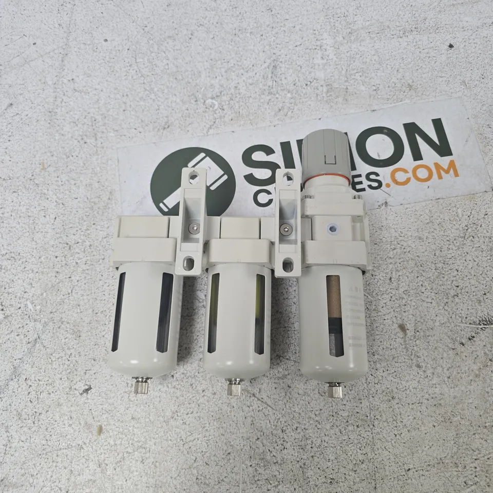 THREE-CANISTER PNEUMATIC FILTER/REGULATOR MANIFOLD (AW40-04 / AFM40-04)