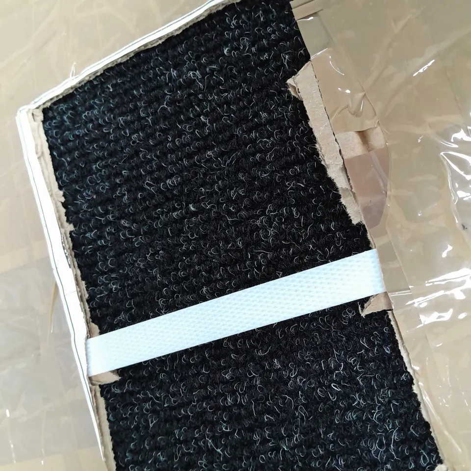 PACK OF 19 CARPET TILES 50 X 50CM