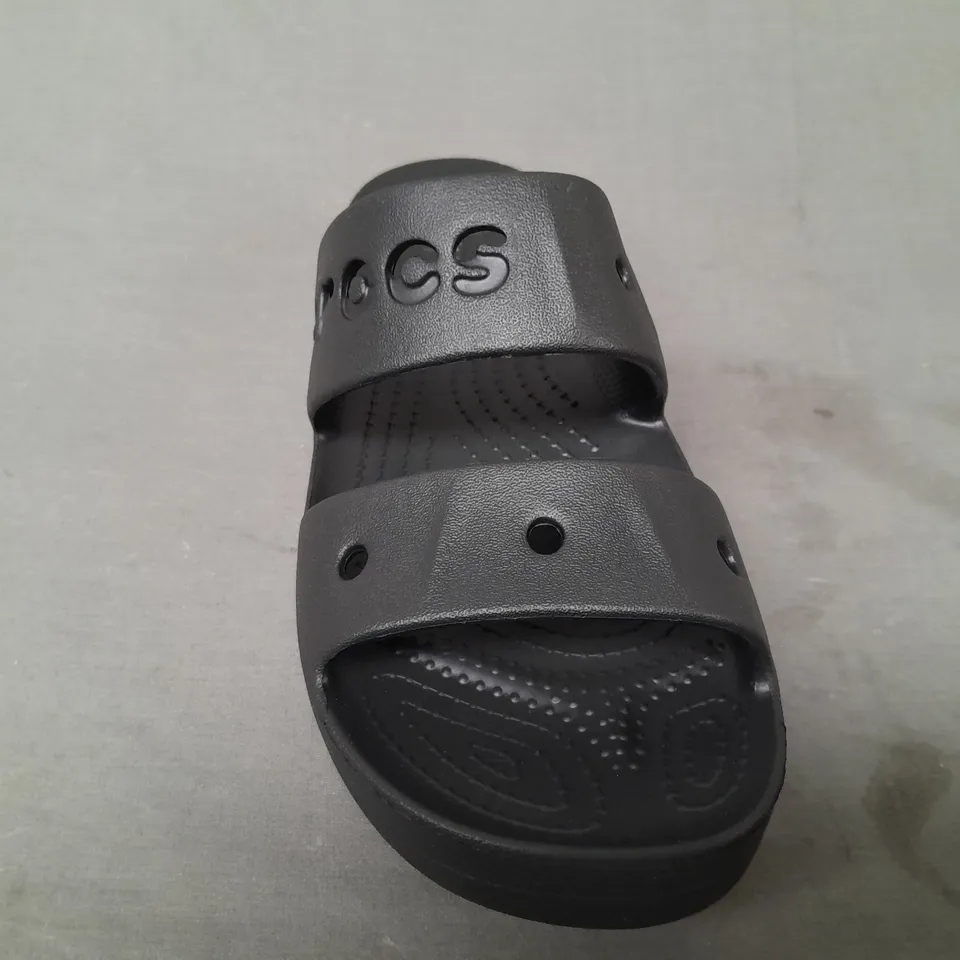 PAIR OF CROCS BAYA PLATFORM SANDALS IN BLACK UK SIZE 6