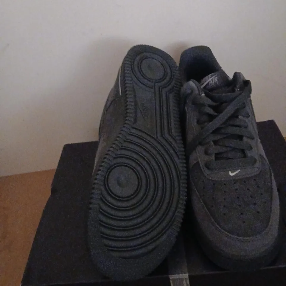 NIKE AIR FORCE 1 '07 LV8 SNEAKERS – ANTHRACITE, UK 8 (US 9)