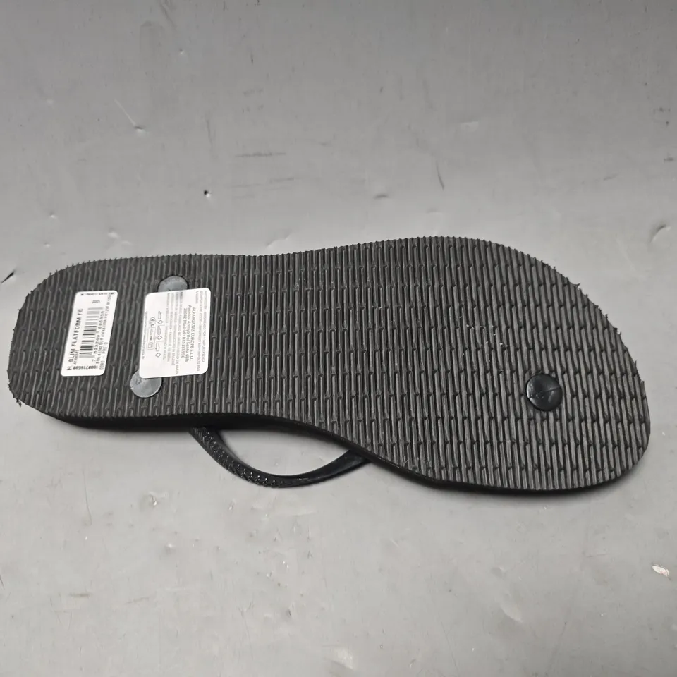 HAVAIANAS BLACK TOE POST FLIP FLOPS - SIZE 41/42
